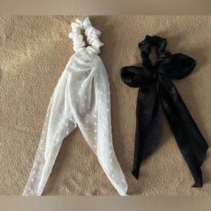 Black and white hair tie set